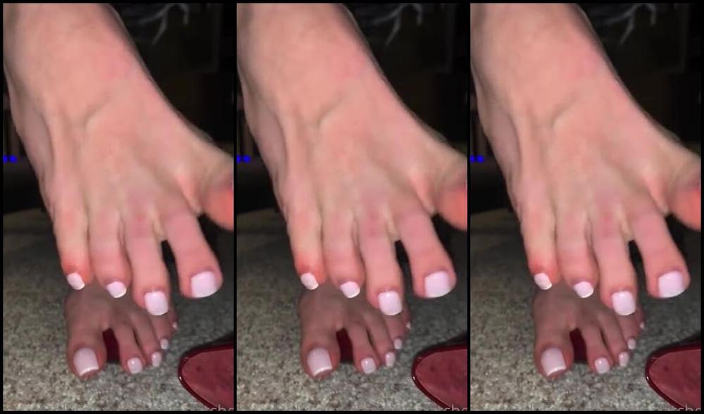 Vixenarches Onlyfans I Am Hiding You Under My Desk At Work And You Need To Be On You Best Behavior But You Can T Resist