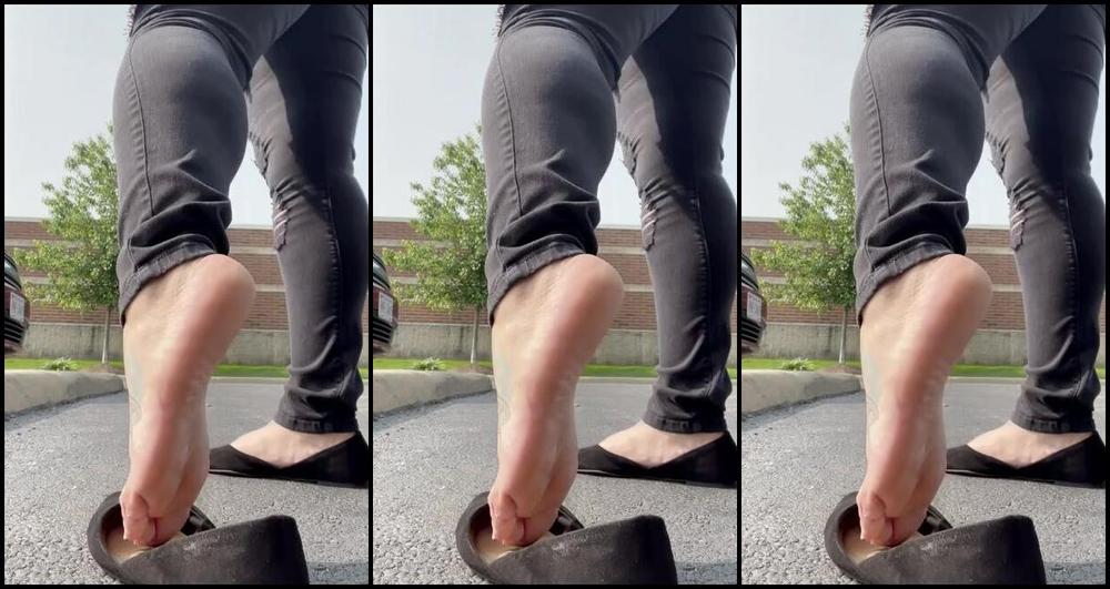 Servingbarefeet Aka Servingfet Onlyfans My Feet Get Sooooo Sweaty So Quickly In Flats But I Just Don T Wear Em Enough To Stink As Bad