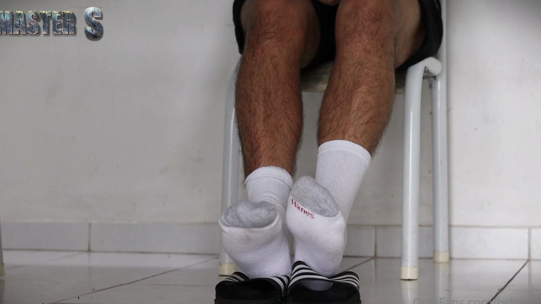 Brfootmodel 2085462679 04 17 2021 Change My Socks To Go Out