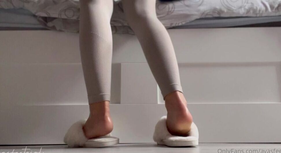 Ayasfeetgirl Coucou Voil Une Nouvelle Vid O Un Ignore Et Dangling Pendant Que Je Pl