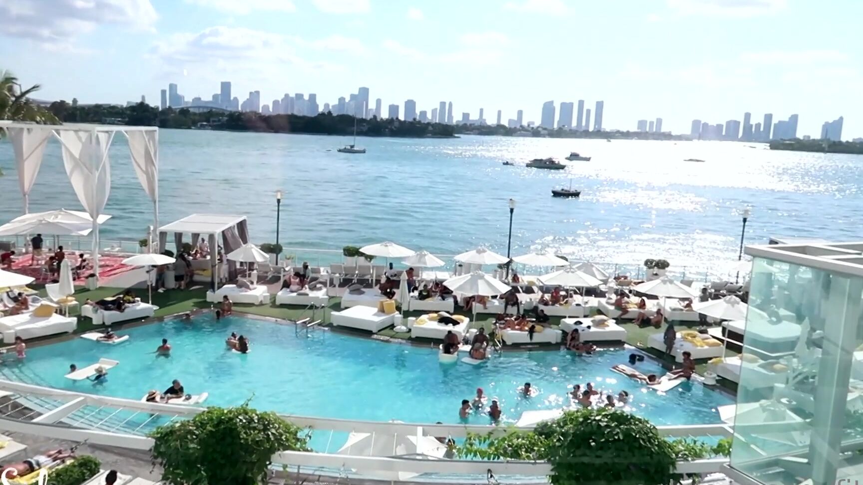 Fitsid Exploring The Hotel And Stripping Down In The Stairwell With My Friend Kezia We Ha