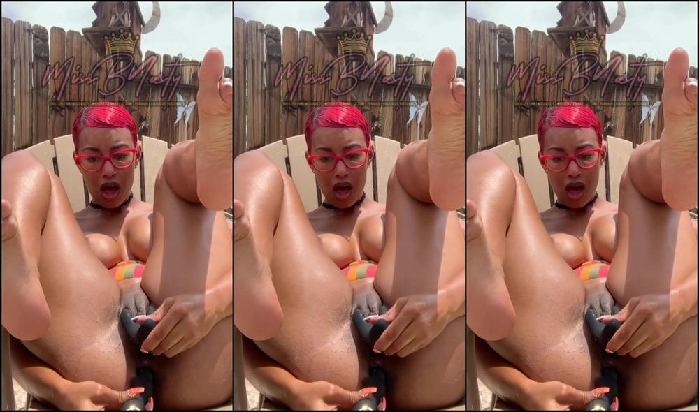Missbnasty Does Dp Amp Squirts On Grandma S Patio