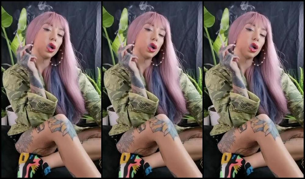 Queen Kinkerbell Nicknamed Kinkerbell23 Onlyfans Starting The Week Of With A Bright New Smokey Clip What Do You Think To