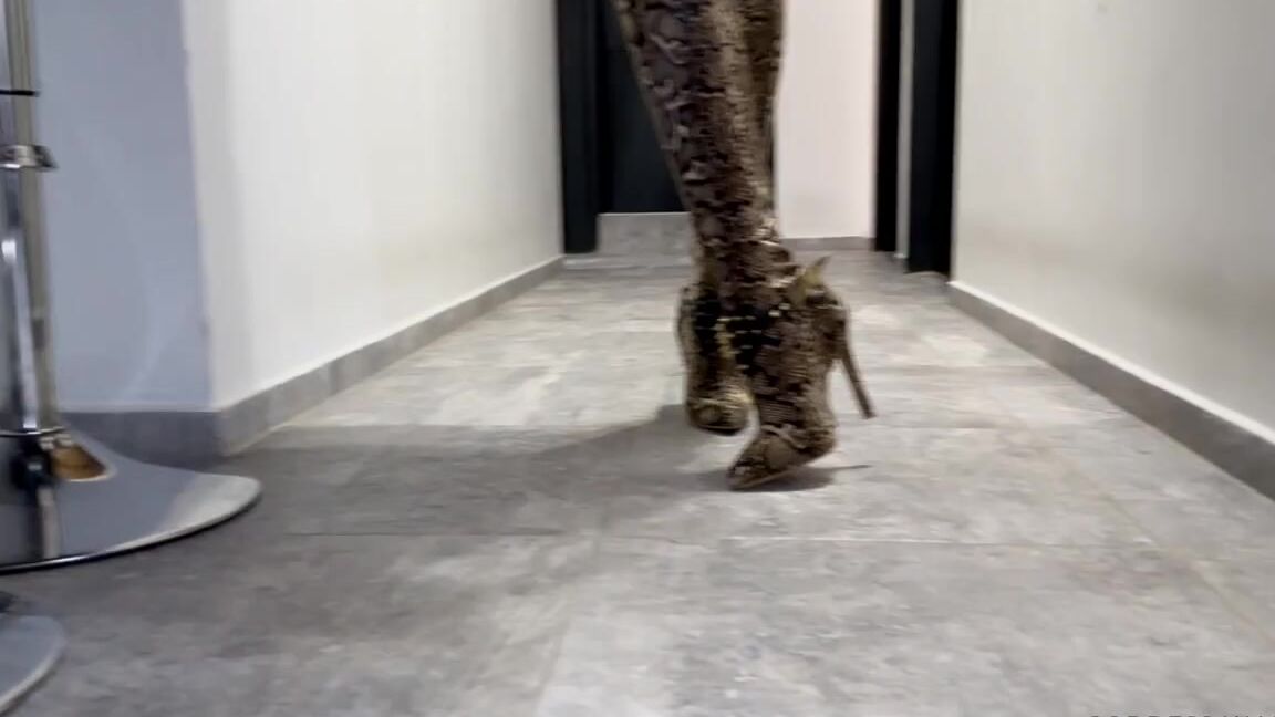 Goddess Kalinda Nicknamed Goddesskalinda Onlyfans On Your Knees Do You Like My Boots Do You Think You Deserve To Kiss Them