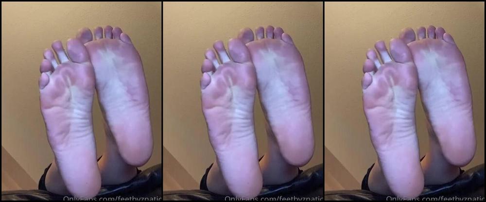 Queenz Sfeet Nicknamed Feetznation Onlyfans Dangling Scrunches