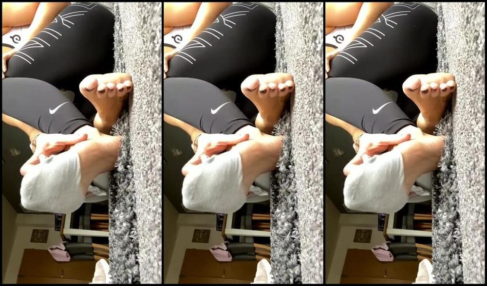 Goddesssuzie26 Onlyfans Stream Started At 01152022 1015 Am Removing My Sweaty Trainers And Socks Immediately After My Hiit