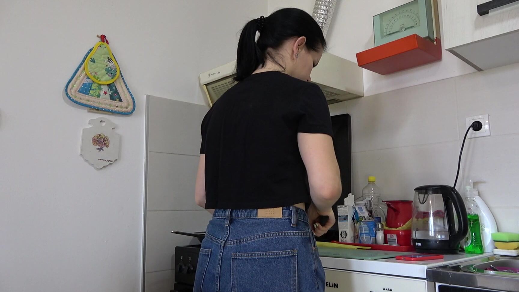 Amateur, Brunette, Masturbation, Pee, Wet & Messy housewife-anna-pissed-in-jeans ManyVids