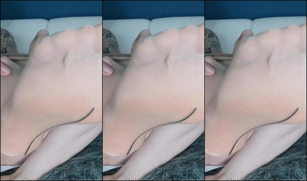 Kyramadu 2793156580 03 03 2023 Was Du Nicht Alles Daf R Geben W Rdest Um Mir Beim Anziehen Helfen Zu D Rfen Pure