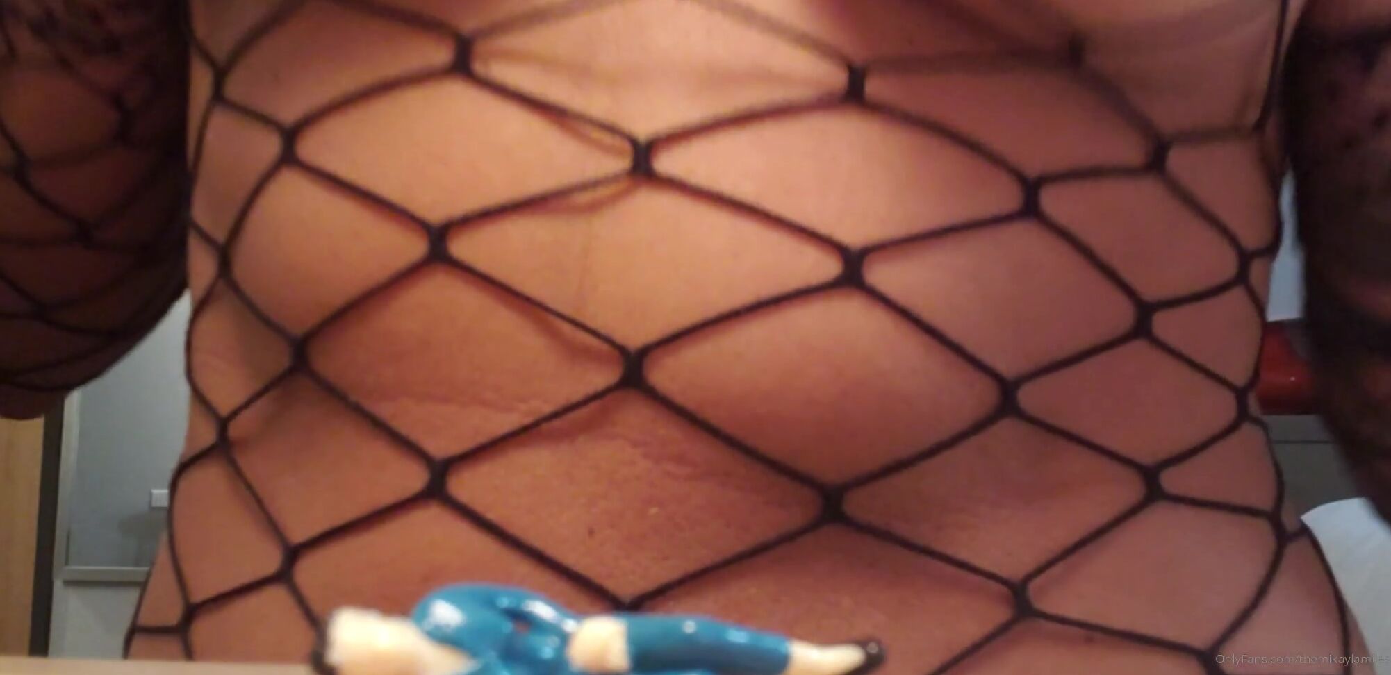 Themikaylamiles Boobsmother Tongue Vore Mikaylamiles Giantess Mouth Lips Eattinies Amazon Giante