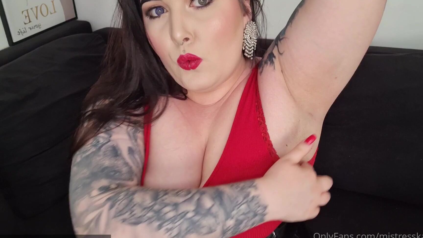 Mistresskarino Slave Task For Today I M After My Gym Training And I Need A Wash Yeah Use Your Tong