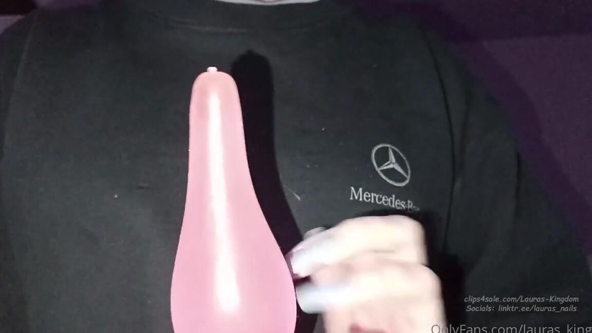 Lalalaura Nicknamed Lauras Kingdom 12 24 2022 Onlyfans Video Aishas Long Nails Dildo Handjob