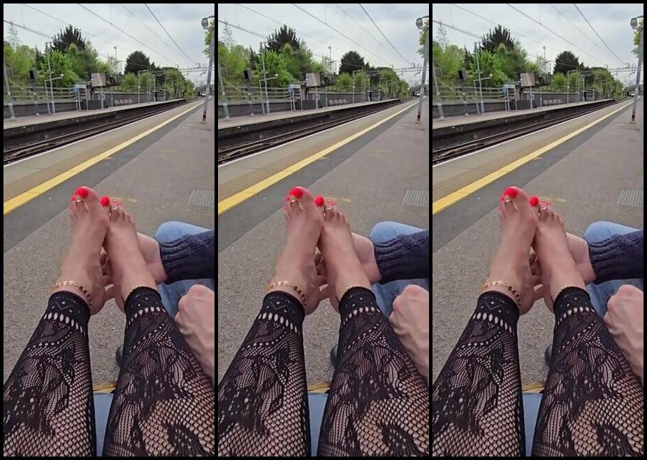Feetbysherri Onlyfans Having My Feet Massaged At The Train Station