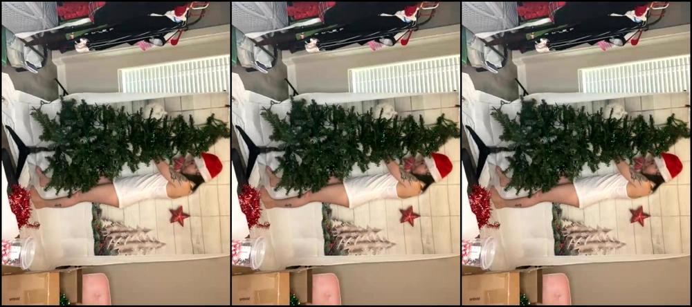 Sheenarose Stream Started At Pm Decorating My Tree