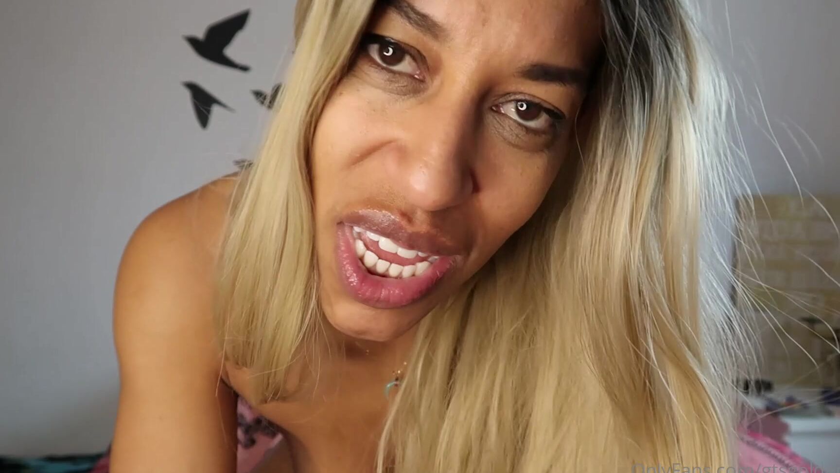 Gtsgoldenlace Lip Sniff Fuck