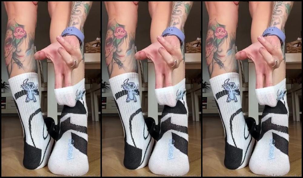 Solesmad Fetish Queen Aka Solesmadvip Onlyfans Today I Dont Feel Well Headache Cought Im Going To The Pharmacy To Take The Covid Test