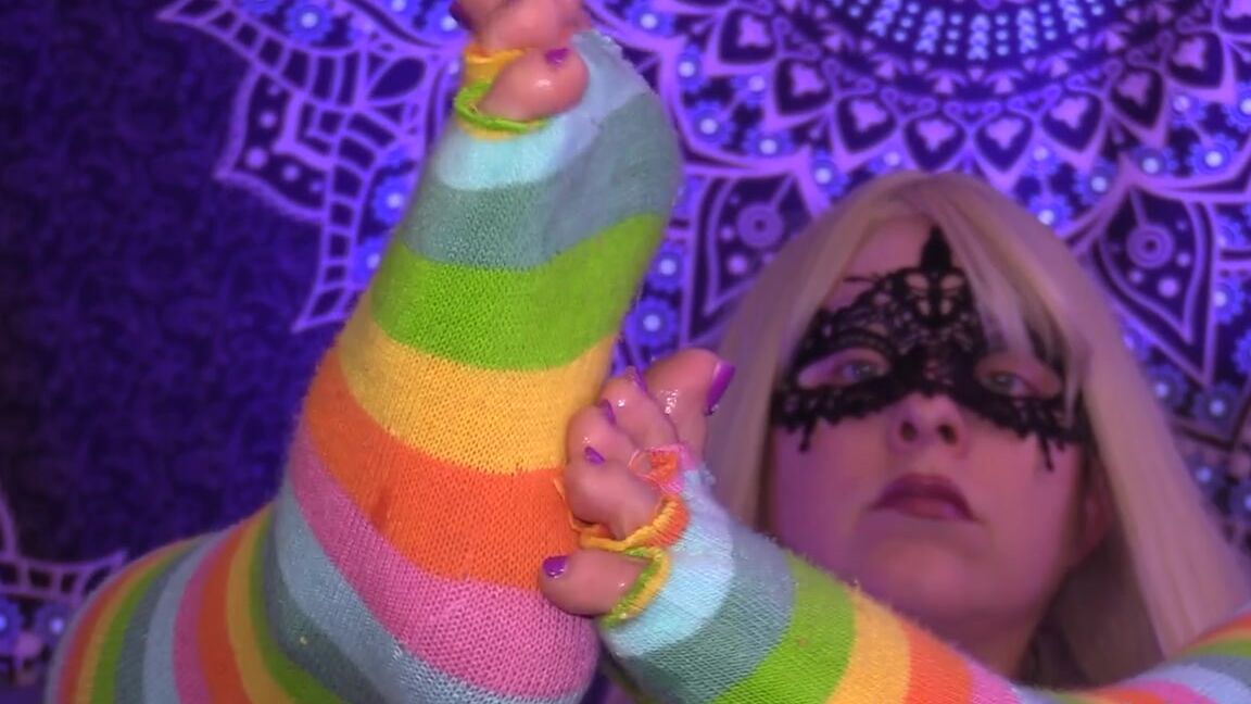 Sprinklesoles Nicknamed Sprinklesolesfeet Onlyfans 09 07 2024 Gave Him A Sockjob In My Cut Socks