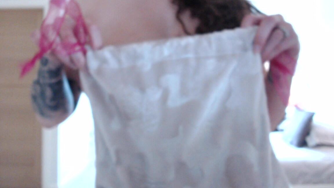 "SuzieLove212" big boobs, dildos, lace/lingerie, milf, striptease Sexy Boob Tease in Red Lingerie manyvids