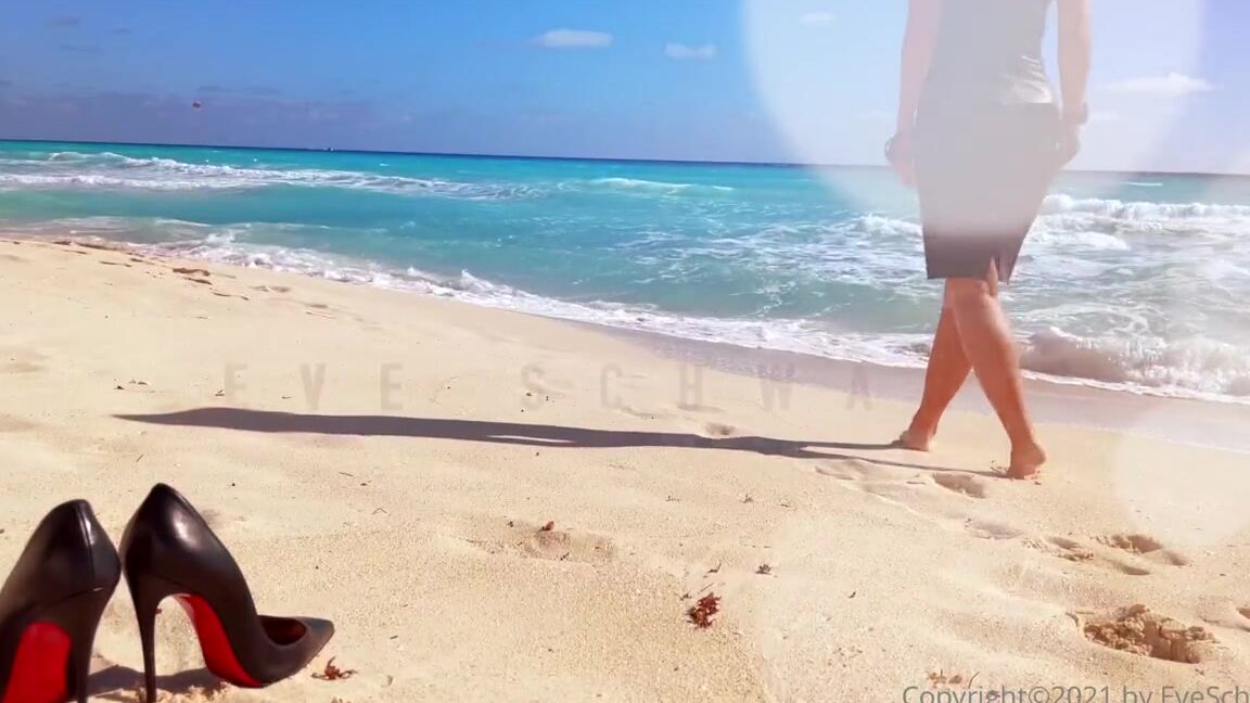 Eve Schwarz Nicknamed Eveschwarz Onlyfans I Could Do Anything And You Would Still Find A Way To Be Aroused By