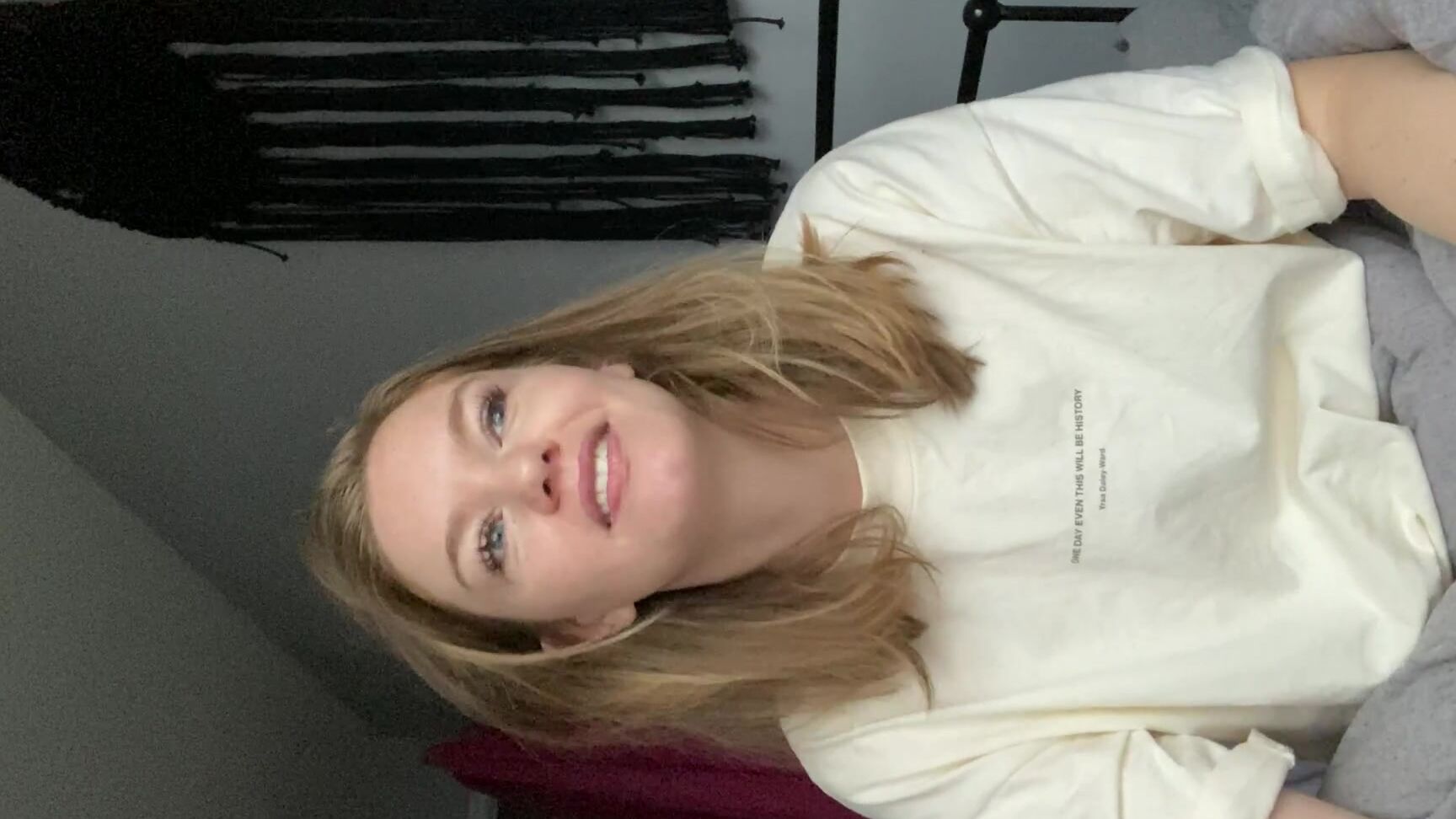 cutegiraffe-12-04-2021-2080786582-waking-up-and-catching-up-with-you-