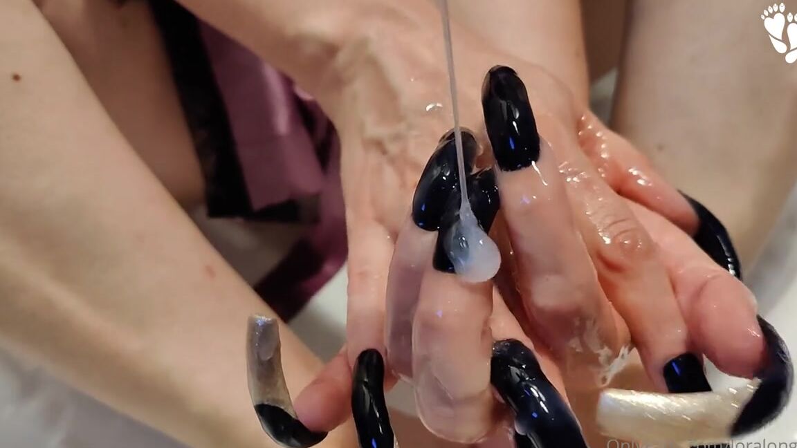Lora Long Nails Nicknamed Loralongnails Onlyfans Long Toenails Shower
