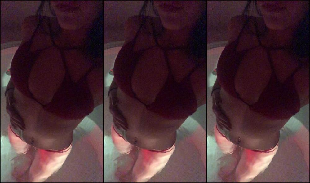 Mistress Gaia On Puoi Resistermi Worship