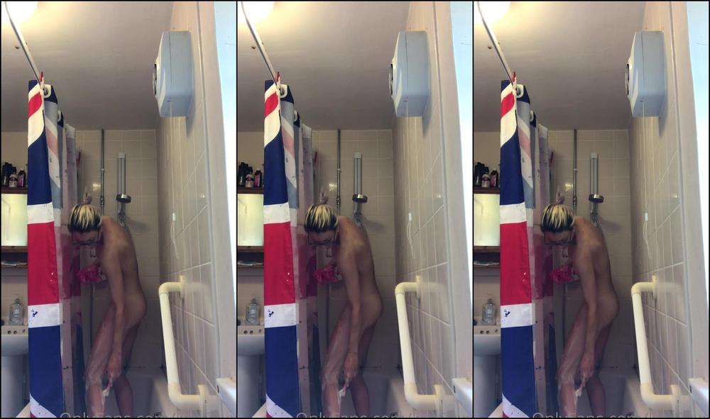 Lisa Xxx A Sunday Morning Shower And Shave