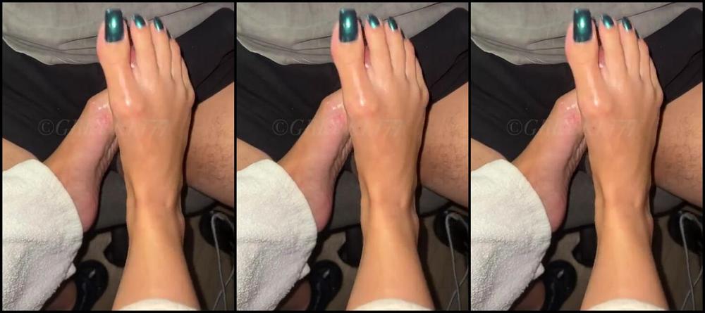 Greek Goddess Li Aka Greekli77 Onlyfans Made Him Cum So Fast This Is The Full Length Video Footjob At Work As A Reward 2