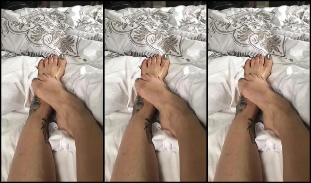 Temptress Raven Eve Aka Evetemptress Onlyfans My Perfectly Pedicured Feet With Chrome Toenail Polish Wrinkled Soles Long Leg Morning Tease It S