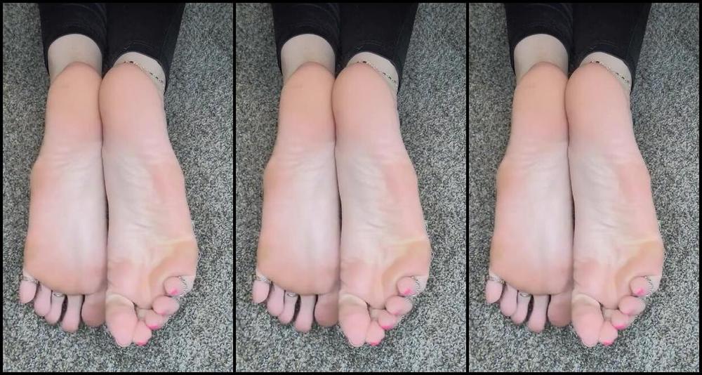 Megan Fletcher Aka Sweetsoleprincess Onlyfans I Want You To Stand Over My Large Cum Catchers And Shoot Your Load Over