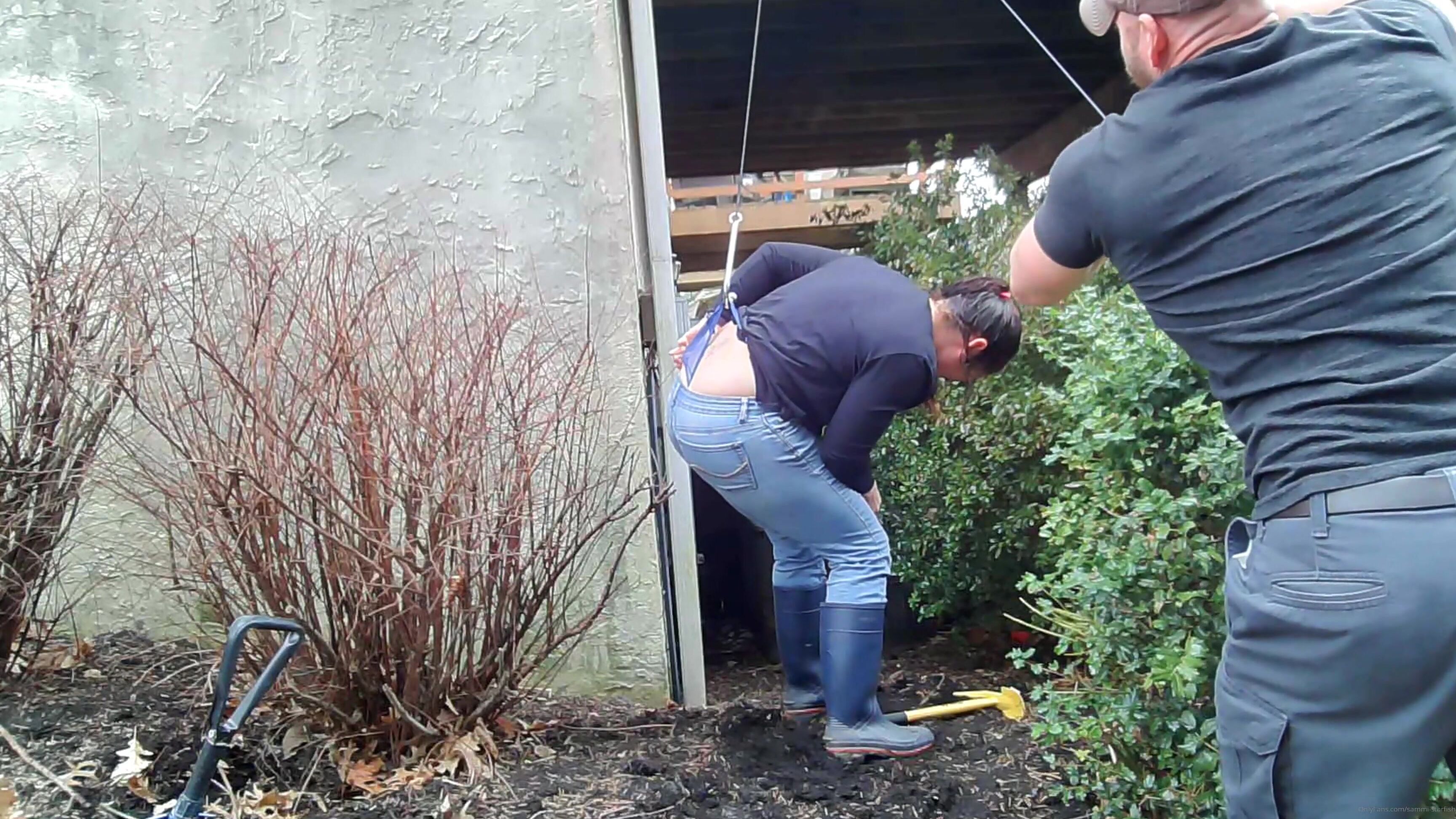 Sammi Starfish Minute Wedgie Video Outdoors In The Yard Wearing