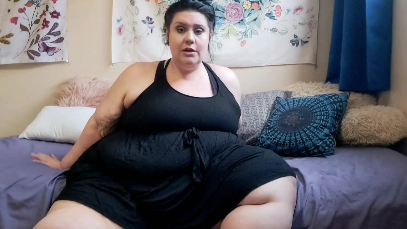 "Xutjja" fat, feederfeedee, feeding, gainingweight, mommyroleplay, sfw Mommy Notices Your Gain manyvids