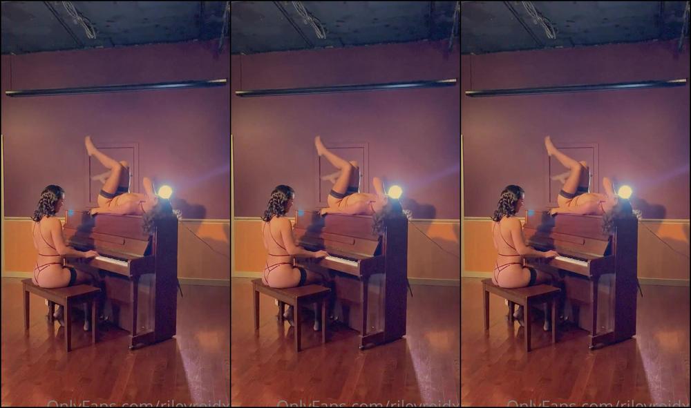 Rileyreidx Behind The Scenes With Itsalinalopez For A Scene Exclusively For My Site Reidmylips Mak