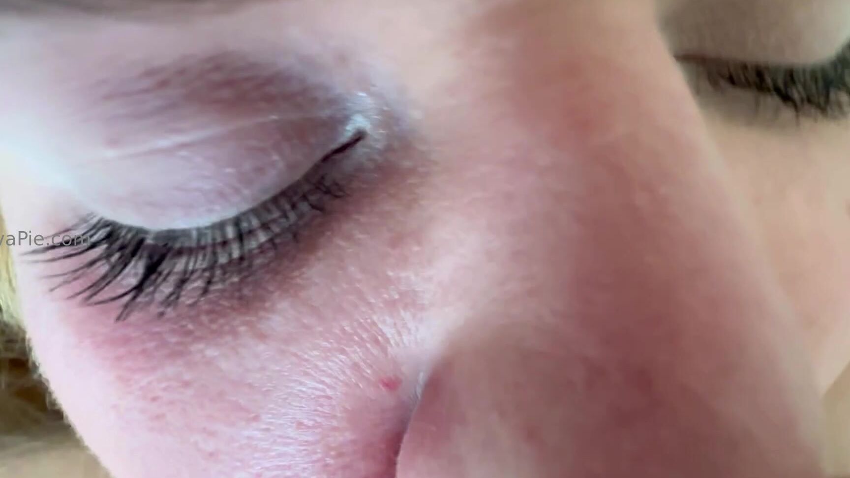 Fatavapie 3661261178 01 24 2025 Stealing My Moms Bfmy Mom Never Has Cute Boyfriends She Won T Be Back For An Hour