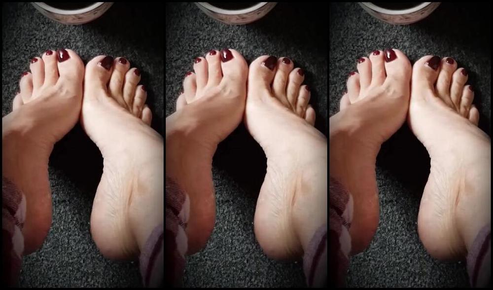 Miss B Nicknamed Missb52S Onlyfans 04 15 2019 Your Morning Coffee Should Be Drank From My Feet