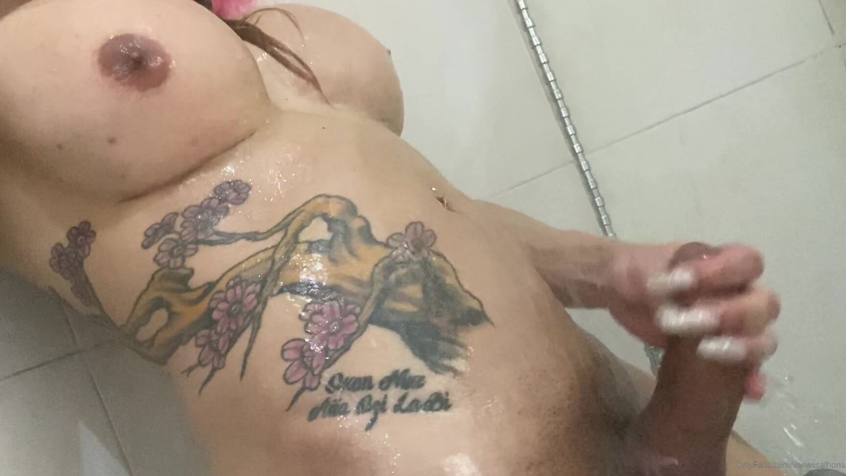 Vanessajhons We Masturbate Together In The Shower