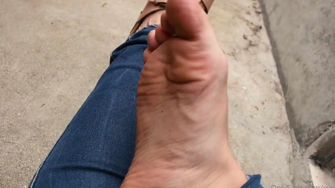 Evvalion Nicknamed Evvalion 08 07 2021 Onlyfans Video Sunny Day In Medellin Today Look My Sweaty Sandals My Feet Stinks Baby Sniff And