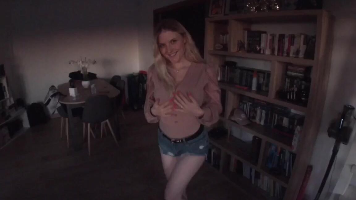 Valentine B 2685102 Video