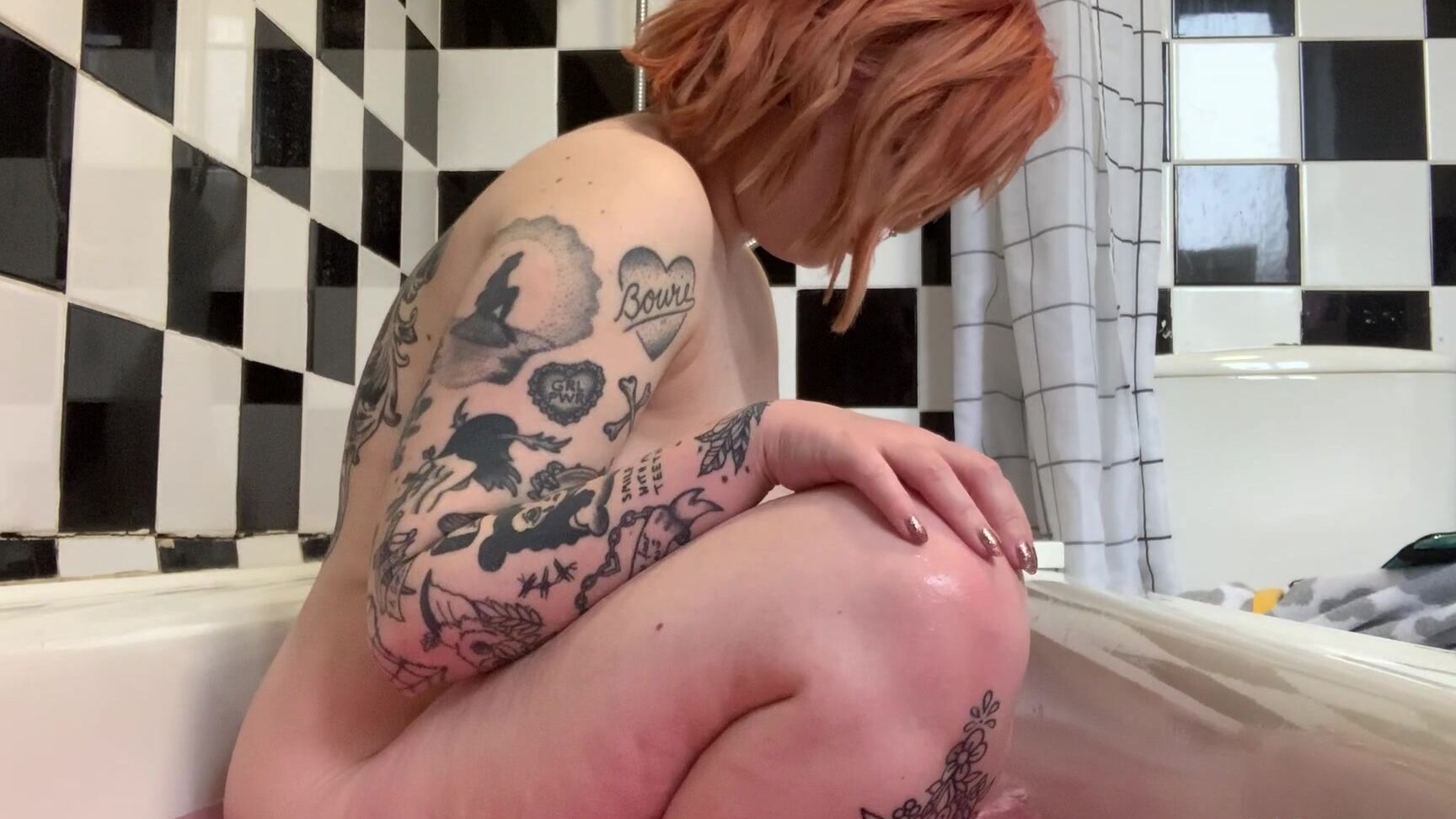 bunnyxbelle-27-04-2020-222969257-bunny-got-a-bath-toy