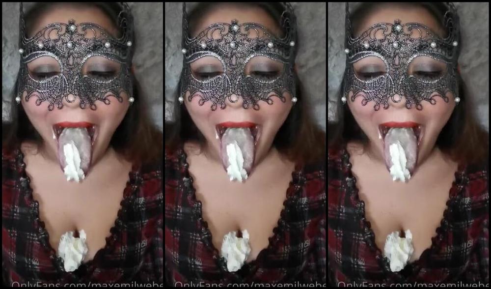Emily Maxemilweber Nicknamed Maxemilweber 10 27 2020 Onlyfans Video Cream On The Tongue 84