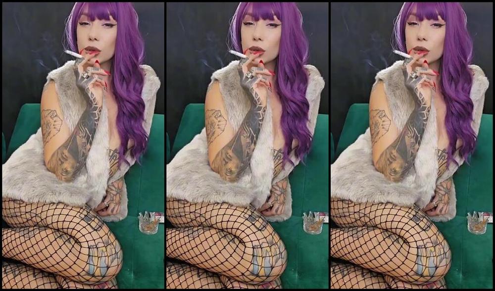 Queen Kinkerbell Nicknamed Kinkerbell23 Onlyfans Refusing To Let The Ridiculously Hot Weather Stop Me From Wearing My New Fur Suuuuch