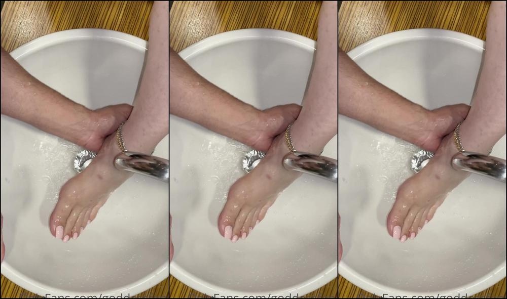 Goddessfendi 2397955763 03 19 2022 If You Are A Pathetic Foot Slave Who Makes A Mess On My Perfect Goddess Feet