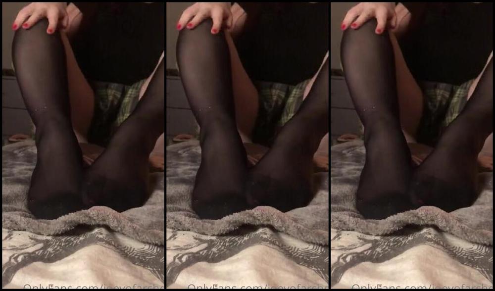 Joeyofarches Nicknamed Joeyofarches Onlyfans It S Been A Super Long Day Wanna Help Me Take My Nylon Knee Highs Off