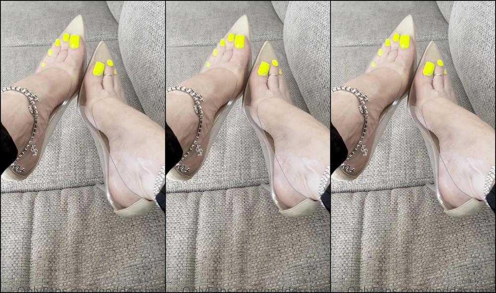 Goddessfendi Suck My Sweaty Oily Toes Right Out Of These Sexy Cinderella Slippers I Can T Wait To Ma