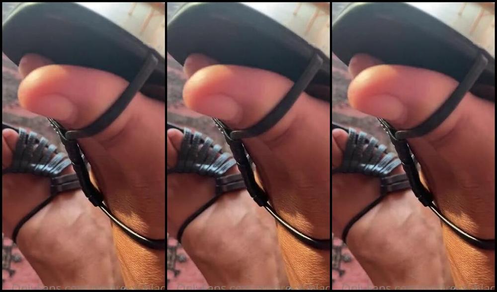 Mistress V Black Nicknamed Mistressvblack Onlyfans Vou Relaxar Na Rede E Voc Vai Fazer Massagem Parece Bom Pra Voc