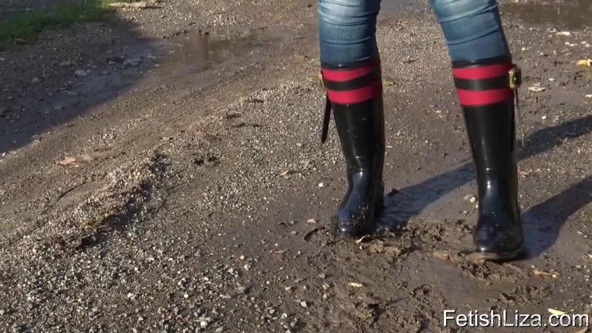 Fetishliza Onlyfans Getting My Rubber Boots Very Muddy During My Walk And Somebody Has To Clean Them