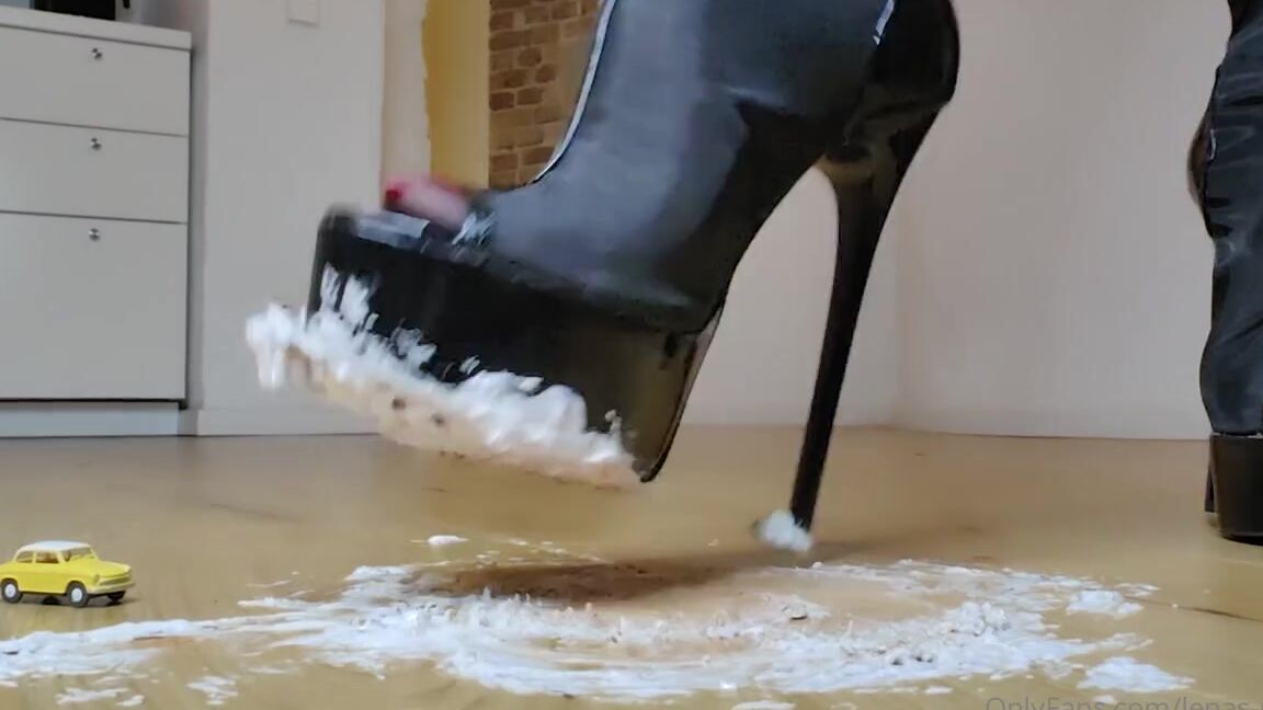 Sexy Lenasdiary Onlyfans 770047970 Crushing Giantessp