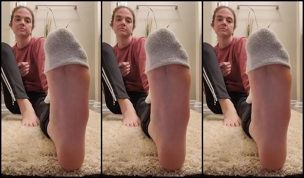 Megan Fletcher Aka Sweetsoleprincess 09 01 2024 Onlyfans Video I Felt It Was Only Right To Show Off My Huge Feet After Tonights Sweaty Gym