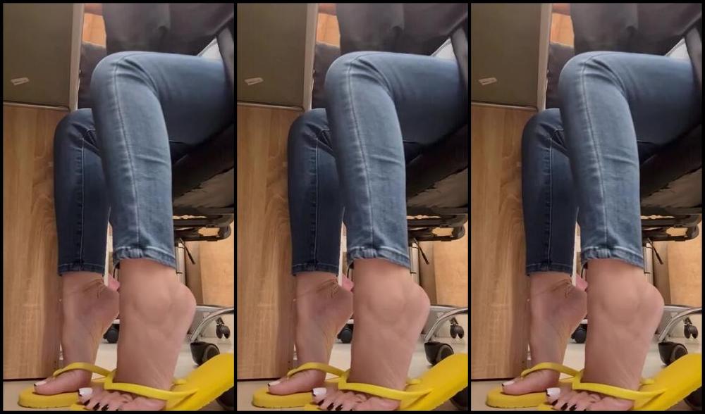 Miasexifeet4U Onlyfans 04 18 2024 Love My Yellow Flip Flops I Think You Dooo