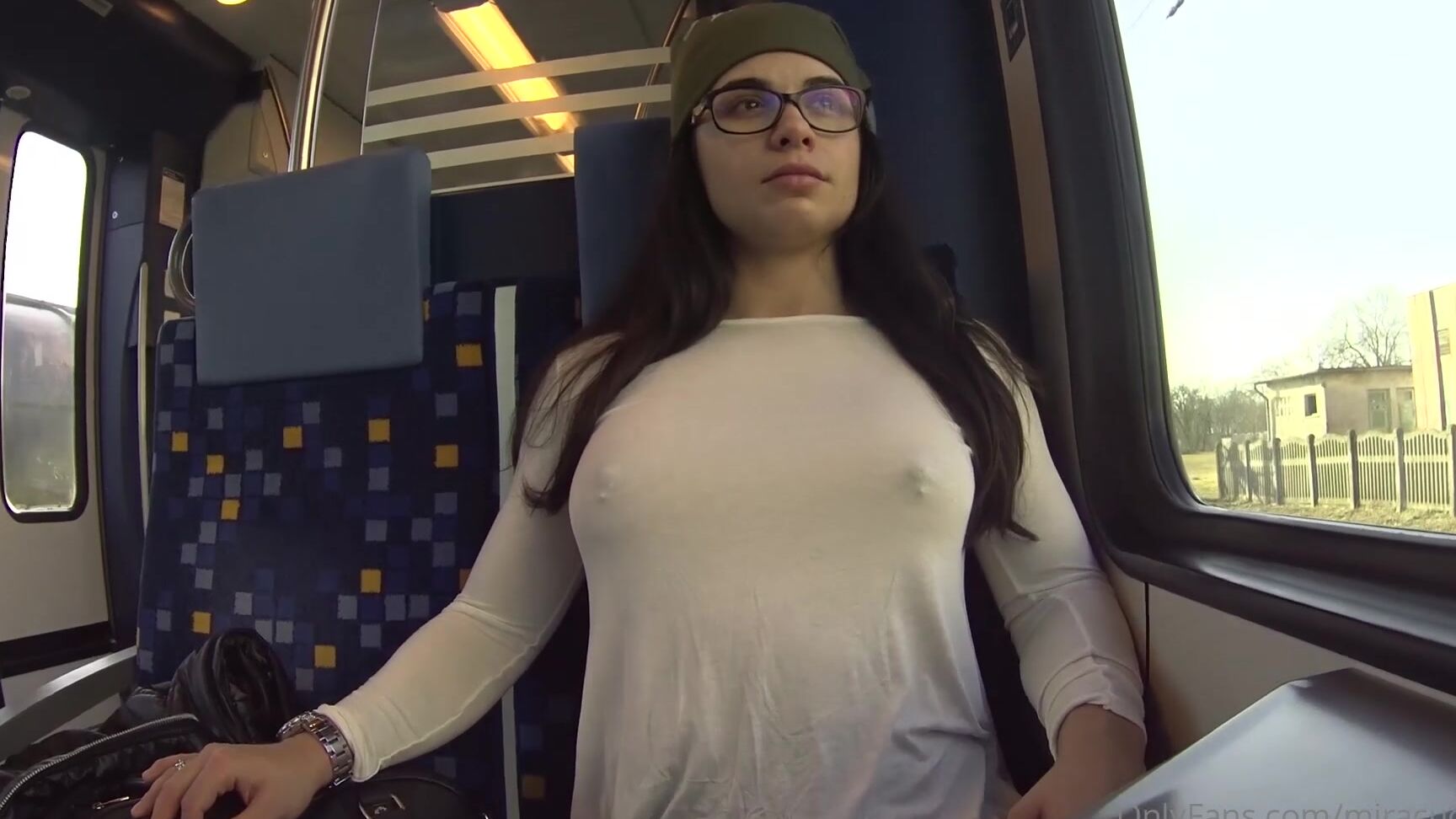 Miracuckold Bra Less