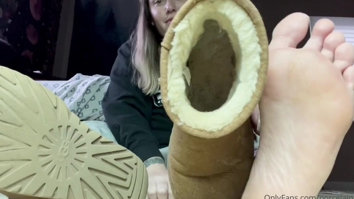 Porcelain Goddess Aka Porcelainfeets Onlyfans Just Got Home From Morning Errands Have An Ugg Removal Video As A Treat Q